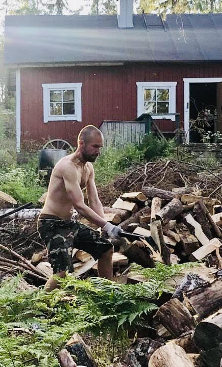 Liikunta on tärkeätä testosteronin vahvistamiselle. Salitreenin lisäksi myös hyötyliikunnasta on apua.